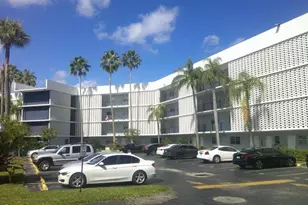 877 NE 195th St, Miami, FL 33179 - Photo 2