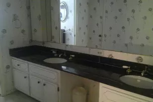 877 NE 195th St, Miami, FL 33179 - Photo 8