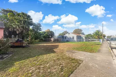 555 W 2nd Street, Riviera Beach, FL 33404 - Photo 4