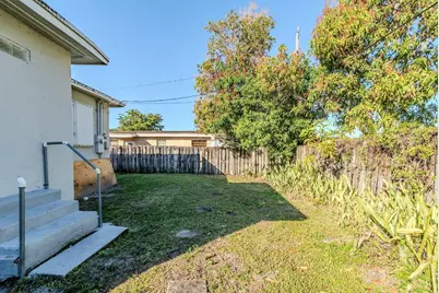 734 SW 4th Street, Dania, FL 33004 - Photo 30