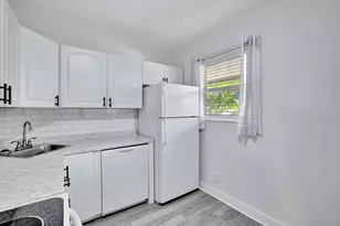 2741 NE 8th Ave, Wilton Manors, FL 33334 - Photo 2