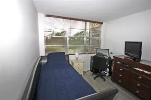 1100 St Charles Pl, Pembroke Pines, FL 33026 - Photo 22