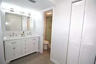 1100 St Charles Pl, Pembroke Pines, FL 33026 - Photo 16