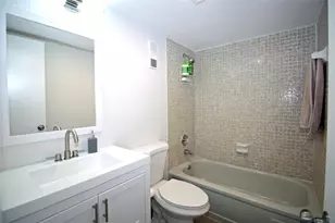 1100 St Charles Pl, Pembroke Pines, FL 33026 - Photo 24
