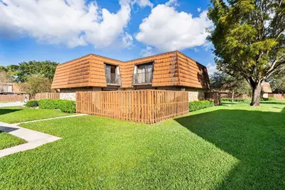 4093 Forest Hill Drive, Hollywood, FL 33026 - Photo 2