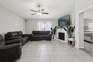 16621 Sunburst Lake St, Wimauma, FL 33598 - Photo 2