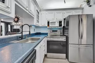 2831 Somerset Dr, Fort Lauderdale, FL 33311 - Photo 2