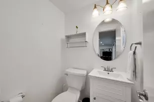 1771 NE 35th St, Oakland Park, FL 33334 - Photo 12