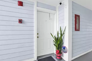 935 NE 199th St, Miami, FL 33179 - Photo 2