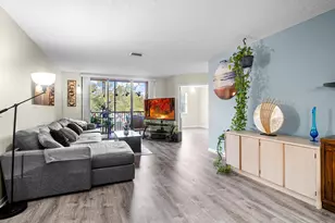 4161 Coral Tree Cir, Pompano Beach, FL 33073 - Photo 2