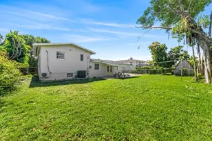 1215 NE 200th St, Miami, FL 33179 - Photo 24