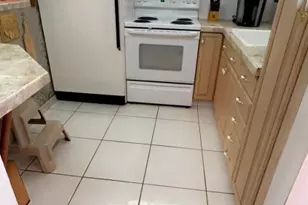 10466 Sunrise Lakes Blvd, Sunrise, FL 33322 - Photo 8