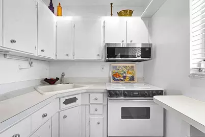 1900 NE 8th Court #307, Fort Lauderdale, FL 33304 - Photo 18