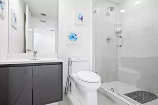 31 SE 6th St, Miami, FL 33131 - Photo 10