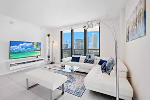 31 SE 6th St, Miami, FL 33131 - Photo 2