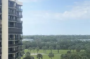 2425 Presidential Way, West Palm Beach, FL 33401 - Photo 4
