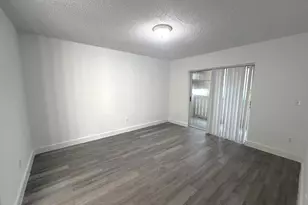 18860 NW 57th Ave, Hialeah, FL 33015 - Photo 8