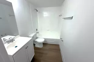 18860 NW 57th Ave, Hialeah, FL 33015 - Photo 14