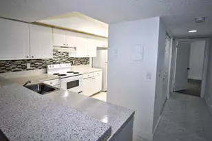 18860 NW 57th Ave, Hialeah, FL 33015 - Photo 20