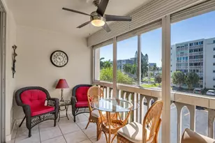 1001 NE 14th Ave, Hallandale Beach, FL 33009 - Photo 14