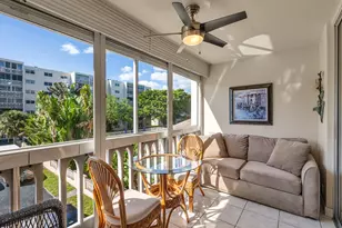 1001 NE 14th Ave, Hallandale Beach, FL 33009 - Photo 18