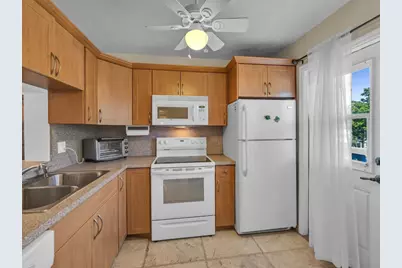 1001 NE 14th Avenue #303, Hallandale Beach, FL 33009 - Photo 6