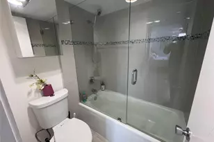 3731 N Country Club Dr, Aventura, FL 33180 - Photo 18