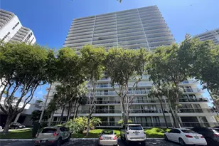 3731 N Country Club Dr, Aventura, FL 33180 - Photo 2