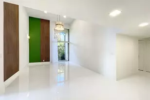 20329 W Country Club Dr, Miami, FL 33180 - Photo 10