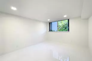 20329 W Country Club Dr, Miami, FL 33180 - Photo 12