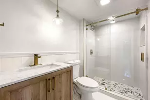 20329 W Country Club Dr, Miami, FL 33180 - Photo 16