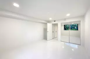 20329 W Country Club Dr, Miami, FL 33180 - Photo 14