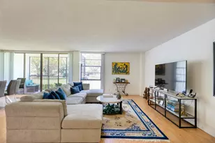 3401 N Country Club Dr, Aventura, FL 33180 - Photo 2