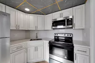 1021 Crystal Lake Dr, Pompano Beach, FL 33064 - Photo 4