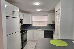 9521 Sunrise Lakes Blvd, Sunrise, FL 33322 - Photo 4