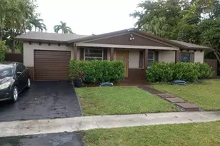 8241 SW 4th Ct, Pompano Beach, FL 33068 - Photo 2