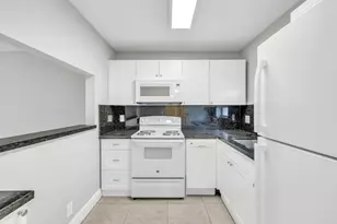 3050 Sunrise Lakes Dr Unit, Sunrise, FL 33322 - Photo 2