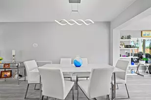 81 NW 37th St, Oakland Park, FL 33309 - Photo 8