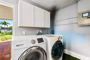 81 NW 37th St, Oakland Park, FL 33309 - Photo 36