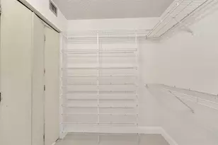 1000 St Charles Pl, Pembroke Pines, FL 33026 - Photo 14