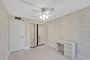 1000 St Charles Pl, Pembroke Pines, FL 33026 - Photo 20