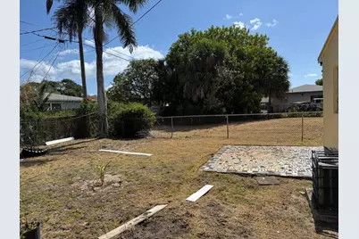 958 W 4th Street, Riviera Beach, FL 33404 - Photo 12