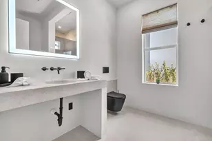 120 NE 25th St, Miami, FL 33137 - Photo 16