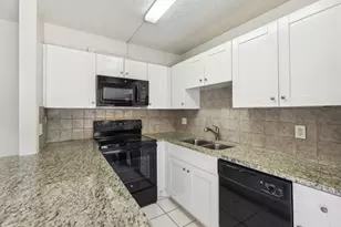 1660 Forest Lakes Cir, West Palm Beach, FL 33406 - Photo 14