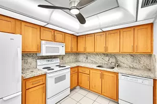 1902 Bermuda Cir, Pompano Beach, FL 33066 - Photo 2