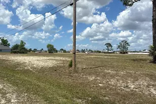 537 NW 15th Terrace, Cape Coral, FL 33993 - Photo 4