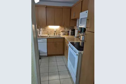 3130 Holiday Springs Boulevard #204, Margate, FL 33063 - Photo 10