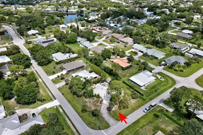 702 Lake Drive, Sebastian, FL 32958 - Photo 2