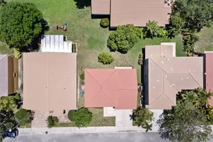 10772 SW 14th Pl, Davie, FL 33324 - Photo 2