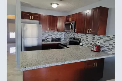 800 SW 11th Avenue #17, Hallandale Beach, FL 33009 - Photo 2